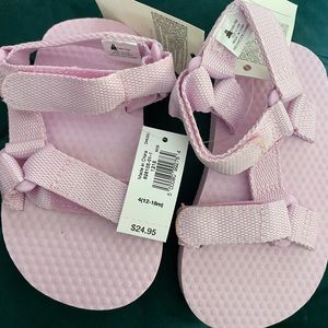 Baby girl Gap sandals 12-18mo